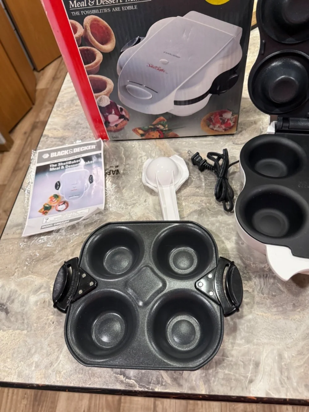 Black & Decker  “The Shell Baker Meal & Dessert Maker” Model G400